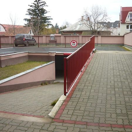 Lux Apartmanok Hajduszoboszlo Ngoại thất bức ảnh